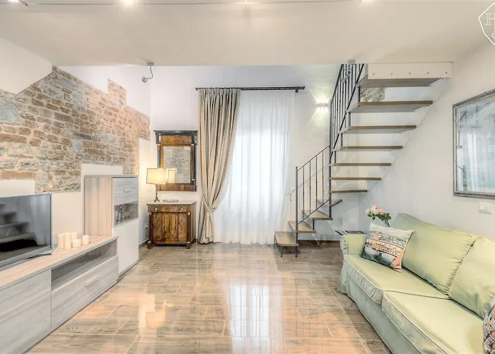Signoria Elegant Apartment By Mmega